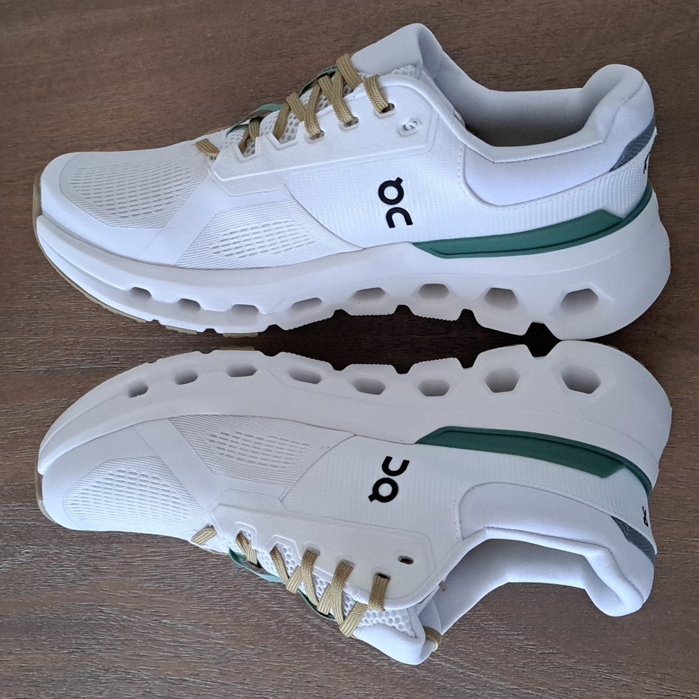 On Cloudrunner 2 - Color: White / Green - Size: Women 9.5 - Picture 6 of 9